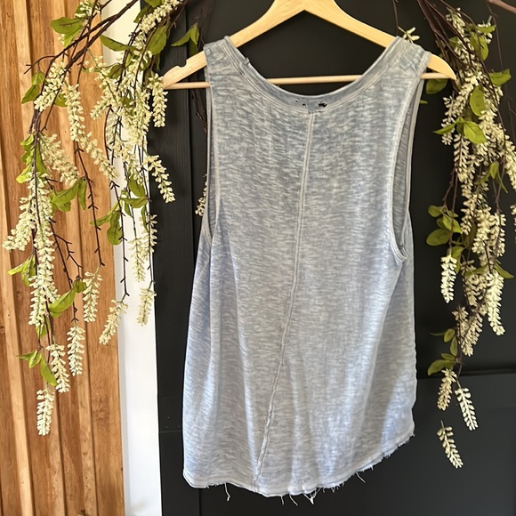 Free people we the free distressed lightweight Tank. Size XS - Picture 4 of 10